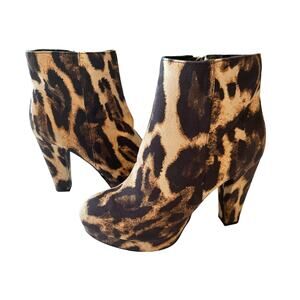 Bamboo Leopard Print Platform Booties Size 9 Rounded Toe 4.5" Block Heel Party
